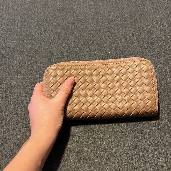 Light brown clutch wristlet - Picture 4 of 5